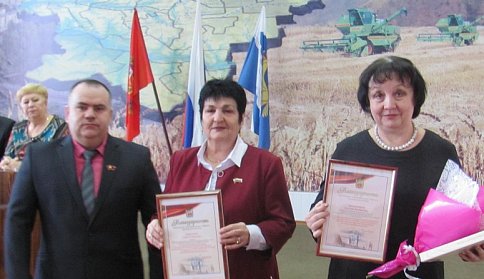 Светлана Иванова посетила заседание Совета депутатов Кувандыка